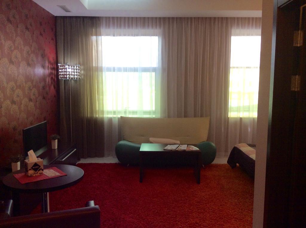 Business Hotel Harkov Kültér fotó