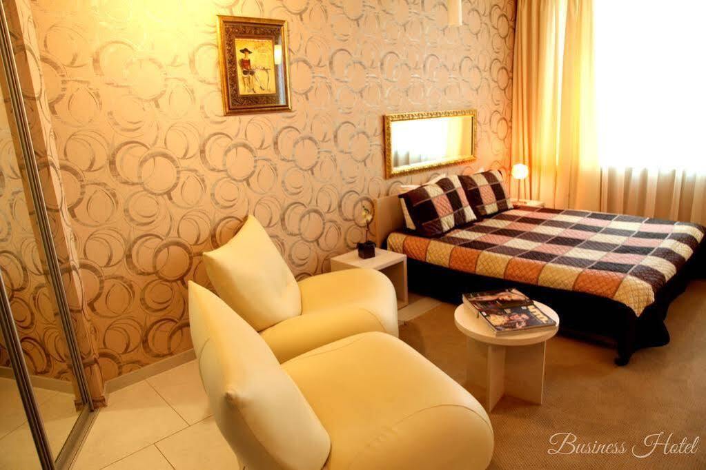 Business Hotel Harkov Kültér fotó