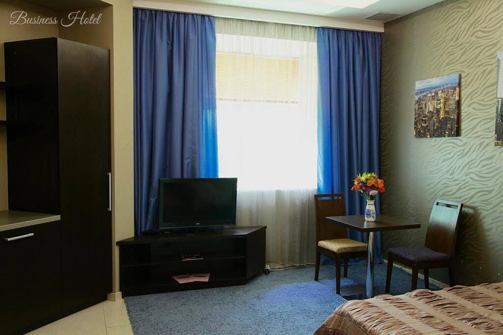 Business Hotel Harkov Kültér fotó
