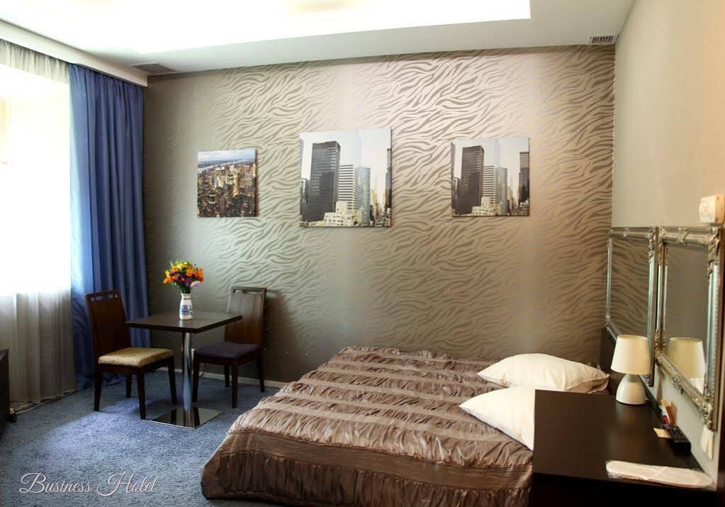 Business Hotel Harkov Kültér fotó